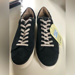 Toms Shoes